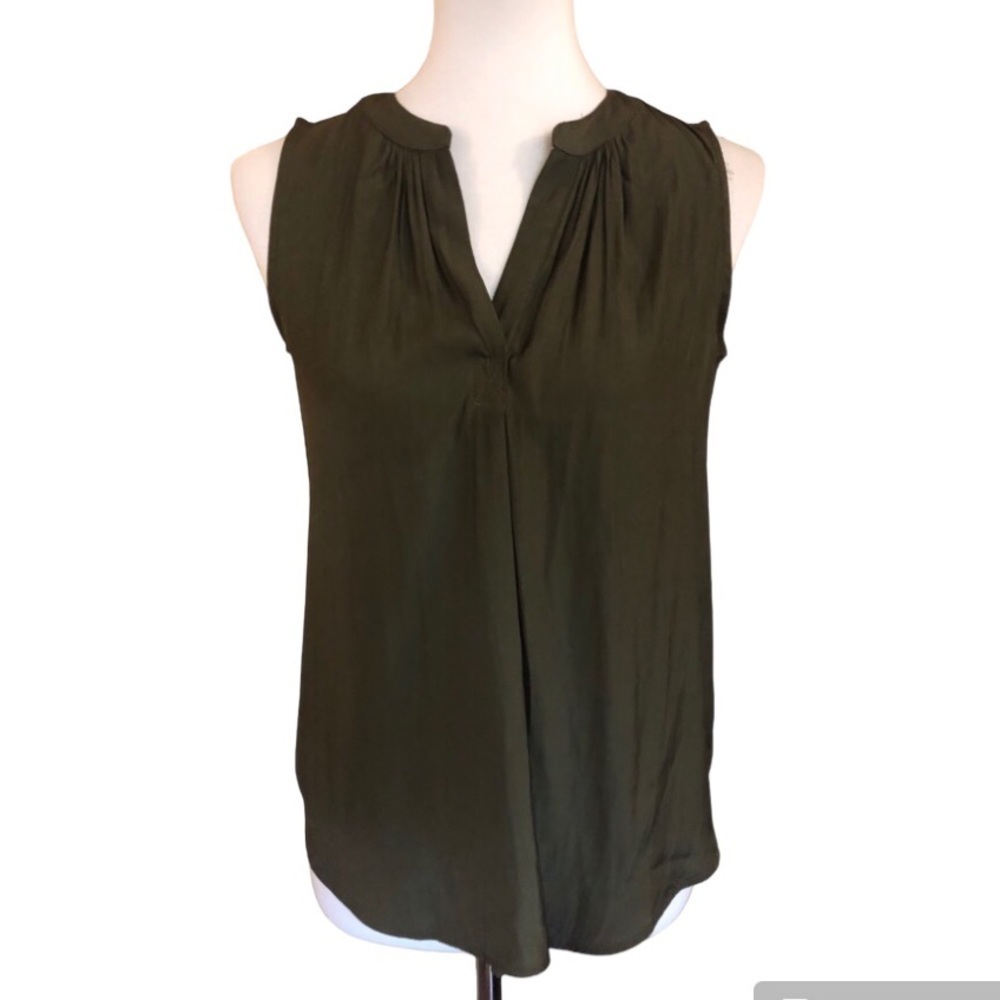 Chelsea & Theodore Sleeveless Top NWT